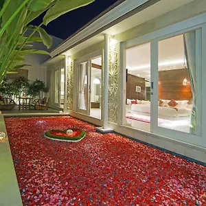 https://crown-bali-villa-seminyak.hotelsseminyak.net