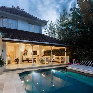 https://esha-villa-drupadi-ii.hotelsseminyak.net